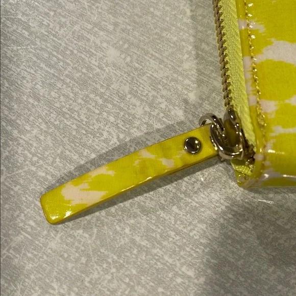 EUC ♠️ Kate Spade Lime Print Zip Wallet Zip Interior Coin Pocket & 12 Card Slots - Picture 6 of 17